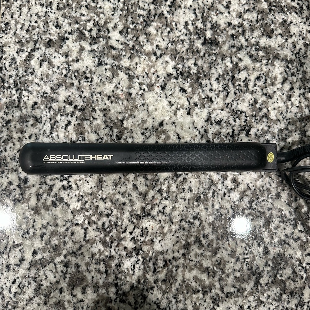 Absolute heat hair straightener